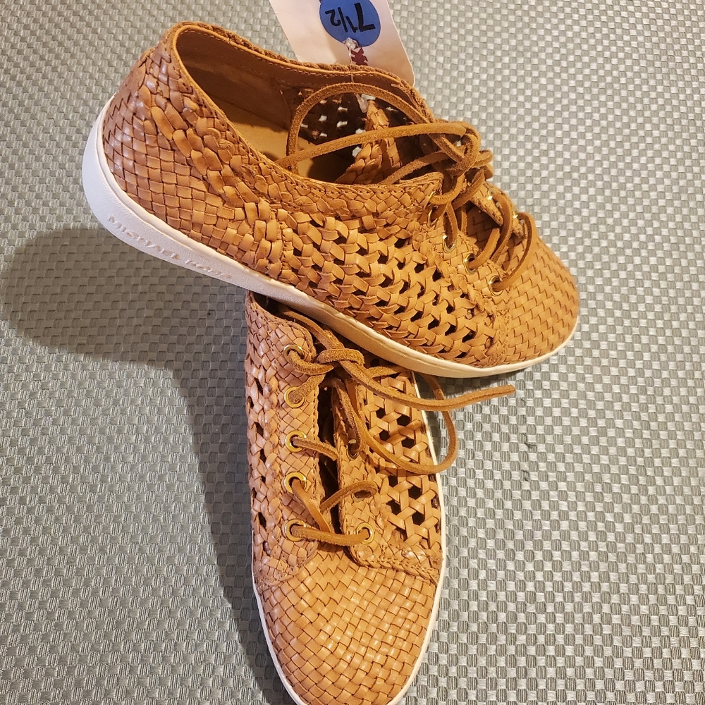 Shoes - Picture 3 of 4